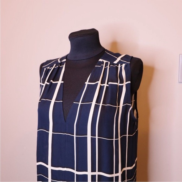 VINCE sleeveless silk blouse - Picture 6 of 7